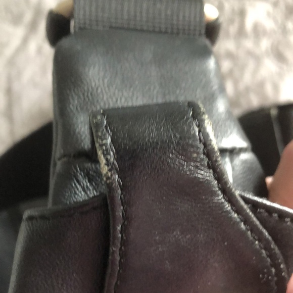 1 Baggallini, 1 Travelon, 1 Oulilai - Picture 12 of 16